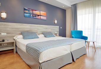 Hotel Maya Alicante has Balcony rooms