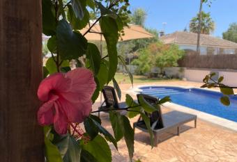 casa de vicky allows 18 year olds to book a room