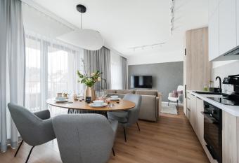 Lake Club Apartments by LoftAffair allows 18 year olds to book a room