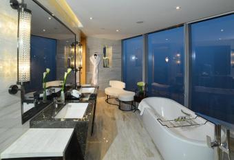 InterContinental Fuzhou has rooms with a private hot tub