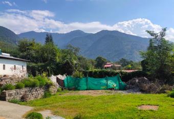 Trippy Stays Bir has Smoking/Balcony rooms