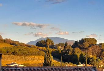 Gite Belle Vue has rooms with a private hot tub