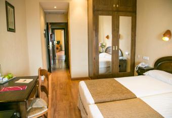 Los Cantaros has Balcony rooms