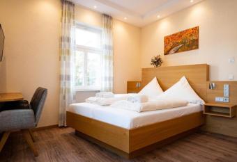 Zur Krone Leimen has Balcony rooms