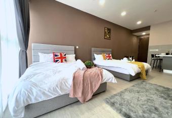 FREE PARKING # 2 Bed Family BellSuite - Sepang KLIA Kota Warisan has Balcony rooms