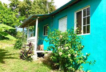 Easymans  Winifred Beach Cottage has Balcony rooms