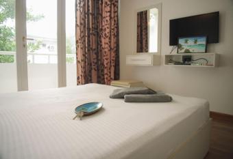 H.freewind allows 18 year olds to book a room