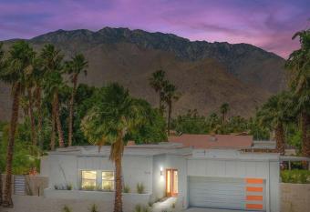 Casa Nogales Oasis has rooms with a private hot tub