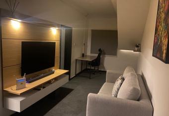 Luxury Cozy Mini-flat 1 Bedroom Apartment allows 18 year olds to book a room