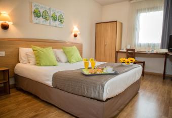 Hotel YIT Ciudad de Elche allows 18 year olds to book a room