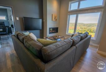 Les Rois de la Montange 305 has Balcony rooms