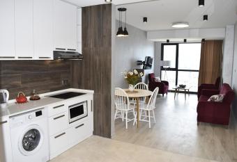 Porta Tower suites with views, balcony and jacuzzi has rooms with a private hot tub