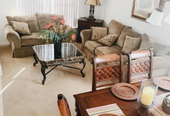 5 Bed Luxurious Villa in a Gated Community Close To Disney Land has rooms with a private hot tub