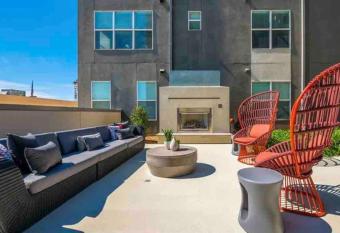 Vibrant 2-bedroom rental near SMU has Balcony rooms