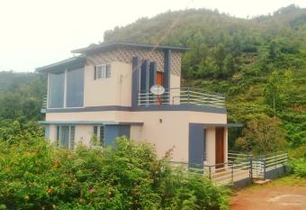 Sri Villa Coonoor private cottage has Balcony rooms