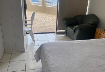 11 Golden Sands Margate has Balcony rooms