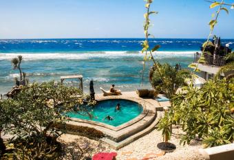 Cemara Beachfront Nusa Penida has Balcony rooms