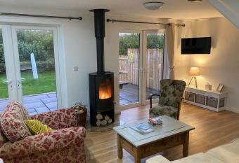 Burren 1 Bed Detached Guesthouse has Balcony rooms