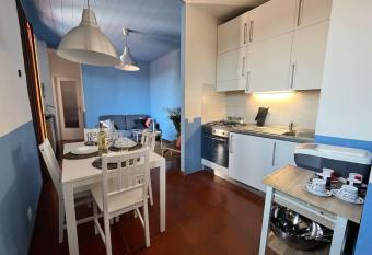 2-bedroom flat in the heart of Bergamo city centre has Balcony rooms
