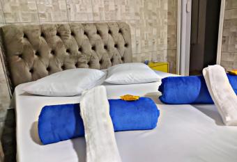 Su  te Serra Verde allows 18 year olds to book a room