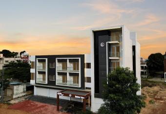 Lexus Inn has Smoking/Balcony rooms