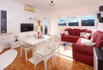 Apartment Leon - Sea View has Balcony rooms