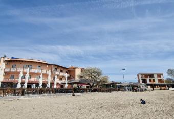 SAND BEACH APARTMENT IDILA has Balcony rooms