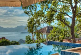 Harmonia Bungalows & Pool has Balcony rooms