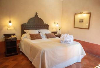 Monasterio de San Francisco allows 18 year olds to book a room