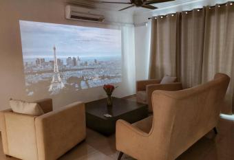 Setia Alam @ SCCC 3 Storey House allows 18 year olds to book a room