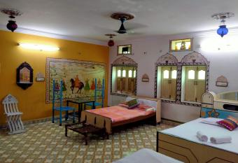 Golden Dreams Guest House has Balcony rooms
