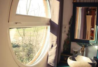 Tinyhouse Zirkuswagen- Kotten Kunterbunt has Balcony rooms