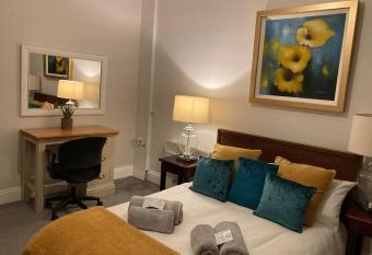 Beautiful holiday home near Plymouth for 4 allows 18 year olds to book a room