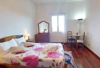 Celestial Garden WiFi Park Quiet Area, 12c, allows 18 year olds to book a room