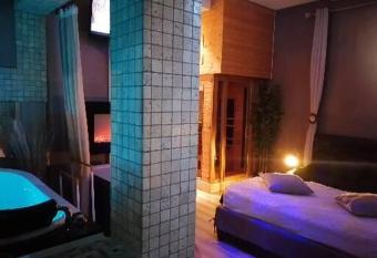 L  Apparte Spa allows 18 year olds to book a room