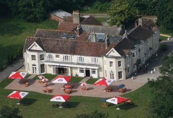 Tyrrells Ford Hotel allows 18 year olds to book a room