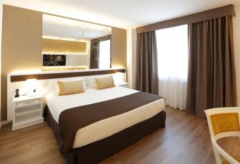 Sercotel Alfonso XIII allows 18 year olds to book a room