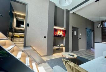 SLEEP INN - Junior Suite 1 Private terrace allows 18 year olds to book a room