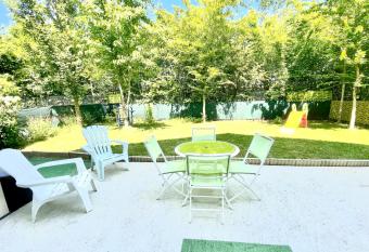 Welcome to Hakuna matata ! has Balcony rooms