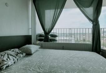 Beautiful Studio on the 15th floor has Balcony rooms