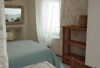 Le nid des filles allows 18 year olds to book a room