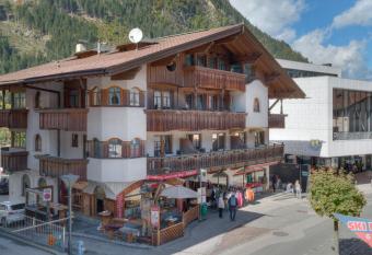 Center Rooms & Apartments has Balcony rooms