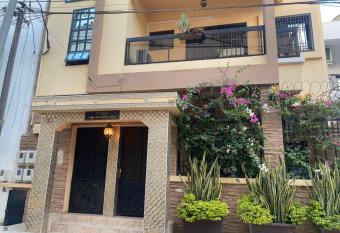 Residence Adja Binta Kane Sour allows 18 year olds to book a room