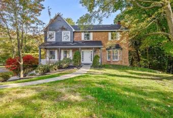 Stylish & Spacious 5Bdrm House in Wexford/Pittsburgh with Game Room has Balcony rooms