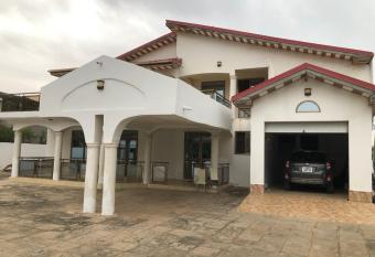 Magnificent mansion with ample parking! has Balcony rooms