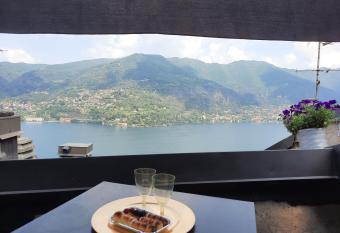 Luxury Room La Terrazza sul Lago di Como allows 18 year olds to book a room