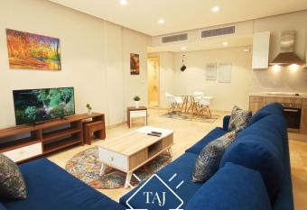 Taj Home ,cozy mangroovy 2BR apartment..pool&Beach access allows 18 year olds to book a room