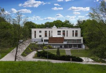 Wielspin Puszczykowo has Balcony rooms