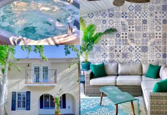 The Vacation Villa has Balcony rooms