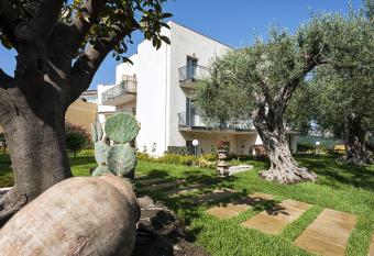 Villa Collina allows 18 year olds to book a room